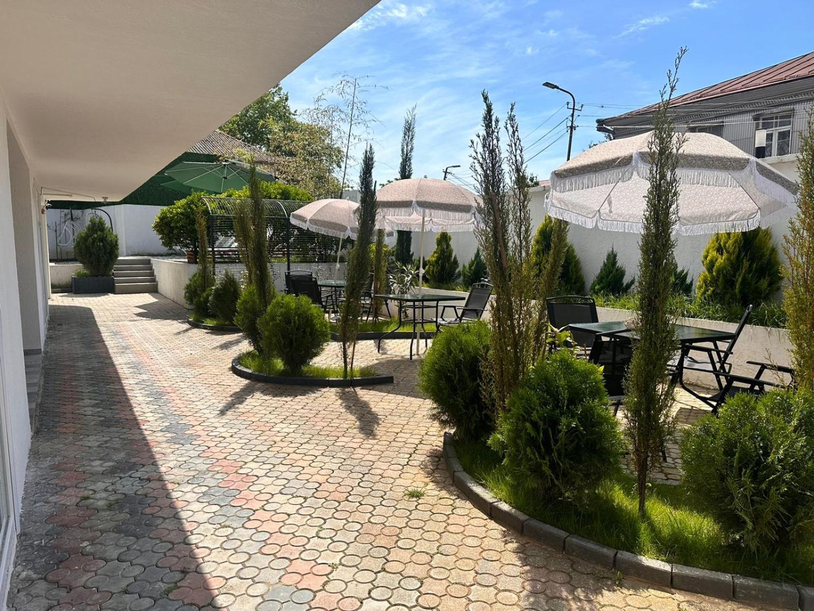 Villa Gardens Koboeleti Buitenkant foto